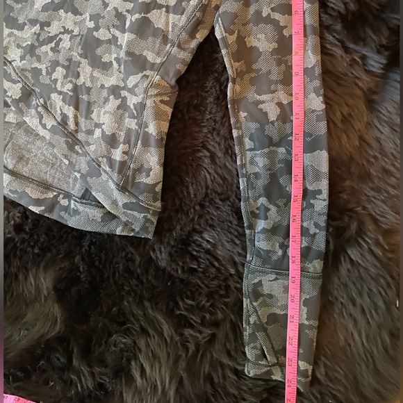Lululemon (like new!)Heritage Camo Jacquard Black (& gray) Lunar Long Sleeve Top - Picture 15 of 16